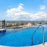 Modern Style 1bed 1bath Balcony Pool Cbd *