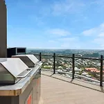 Modern Style 1bed 1bath Balcony Pool Cbd Apartment Brisbane