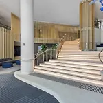 Modern Style 1bed 1bath Balcony Pool Cbd Apartment