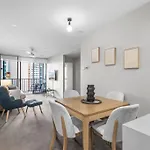 Modern Style 1bed 1bath Balcony Pool Cbd Apartment Brisbane