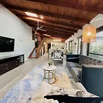 Charming Home In Sunnybank Close To Plaza With Pool