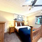 Charming Home In Sunnybank Close To Plaza With Pool