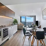 Above Brisbane King Suite With Rooftop Pool Deck