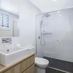 Apartment Contemporary Apt, Premium Local, Wifi, Wine, Cafes By Custom Hosting *