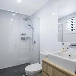 Contemporary Apt, Premium Local, Wifi, Wine, Cafes By Custom Hosting Brisbane