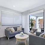 Contemporary Apt, Premium Local, Wifi, Wine, Cafes By Custom Hosting Apartment