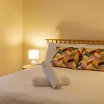 Steps From Mall Super Convenient 3Br Cozy House