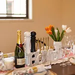 Steps From Mall Super Convenient 3Br Cozy House