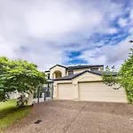 Spacious Comfy 5 Bedroom Home Near Sunnybank