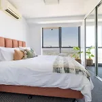 River & City Views 2 Bed 2 Bath Skyline Brisbane