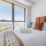 River & City Views 2 Bed 2 Bath Skyline *