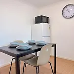 Comfy Unit Near Garden City Westfield Street Parking