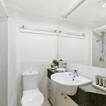 2-bed Urban Haven With Parking And Balcony * Brisbane