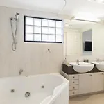2-bed Urban Haven With Parking And Balcony Apartment