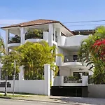 South Brisbane 2-Bed With Views & Parking