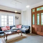 Studio In Ashgrove W Bedroom Loft