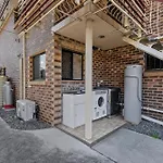 Luxury Living 2B2B In Southern Brisbane Parking