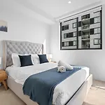 The Halo - New Central Lux South Brisbane 2Br With Parking & Pool