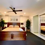 Spacious Hideaway Retreat, Brookfield, Brisbane