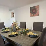 Comfy 4-Bdr Family Home - Just 5 Mins To Sunnybank