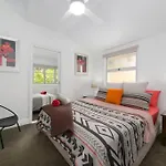 Milton Mews Red Townhouse - Auchenflower, Pets