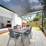 Milton Mews Red Townhouse - Auchenflower, Pets