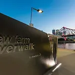 Art Deco W Modern Twist 1Bed 1Bath 1Car New Farm