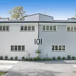 Milton Mews Red Studio Auchenflower Pets