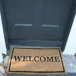 Milton Mews Red Studio Auchenflower Pets