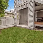 Cedar Street Lodge Lower 2Br Petyard