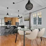 Cedar Street Lower 2br Petyard Brisbane