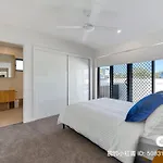 3Br Top Floor Apartment With Parking, Ev Friendly & Views Brisbane South
