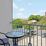 New Farm Nest- 2Bed 1Bath Balcony