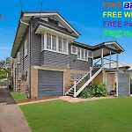 Wow Bridge Views Near Cbd Quiet Bus Train