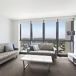 Cosy 1-Bed With 41St Floor City Views Pool & Gym