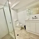 Prime 1br Near Transport And Retail Apartment *