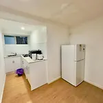 Apartment Prime 1br Near Transport And Retail Brisbane