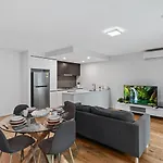 Apartment 2br In Prime Location *