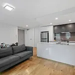 2br In Prime Location Apartment Brisbane