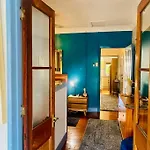 Art Deco Retreat, Shops & Cafes, Public Street Parking