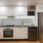 Story Bridge & Riverviews 2B1B Apt W Parking
