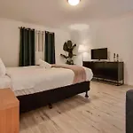 Wishart 1Bed 1Bath Tiny, Quiet House W Parking - W44