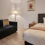 Wishart 1Bed 1Bath Tiny, Quiet House W Parking M15