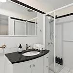 Homy Spacious 4b2b W Parking Steps To Malls Dining Holiday home