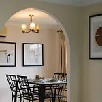 Homy Spacious 4b2b W Parking Steps To Malls Dining Holiday home