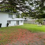 A Comfortable House Close To Westfield