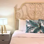 Affordable 3-Bedroom Grannyflat In Coopers Plains