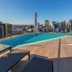 South Brisbane City View 2Bedroom Apartment With Free Parking