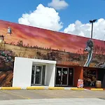 Central 2Br-2Ba Resort-Style Retreat In Hamilton M21