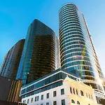 Luxury Peppers Infinity Pool Stylish With 2Bd & 1C Park